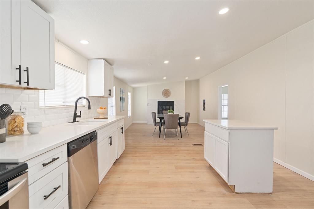 715 Comanche Cove Drive Property Photo