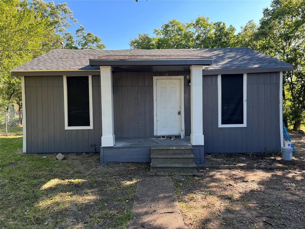 800 W Gross Street Property Photo