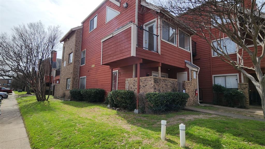 9825 Walnut Street Property Photo