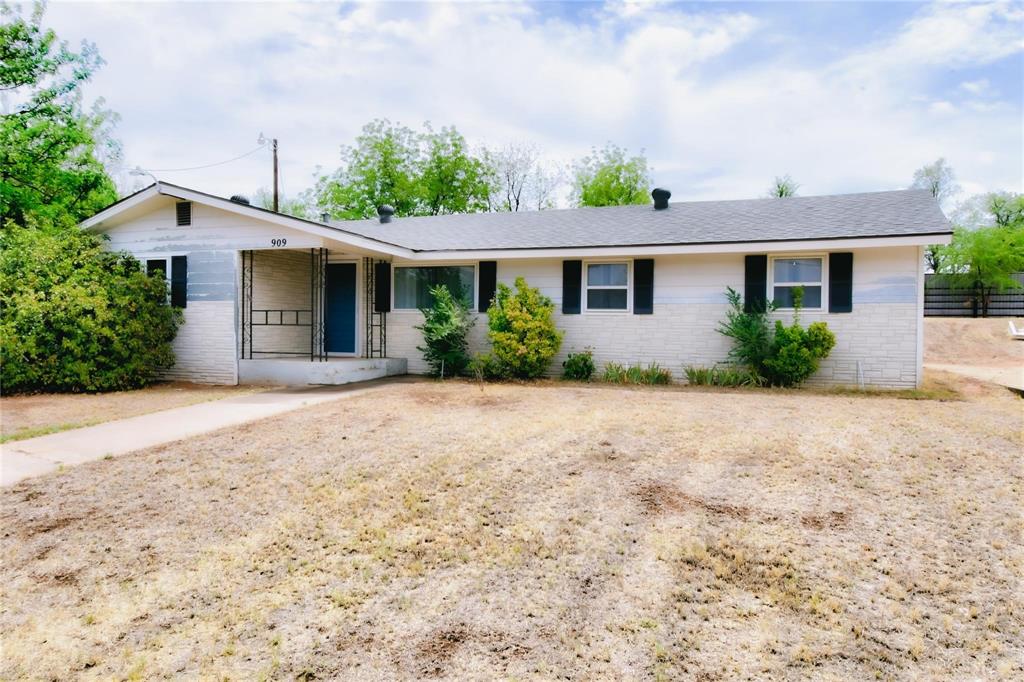909 Roscoe Street Property Photo