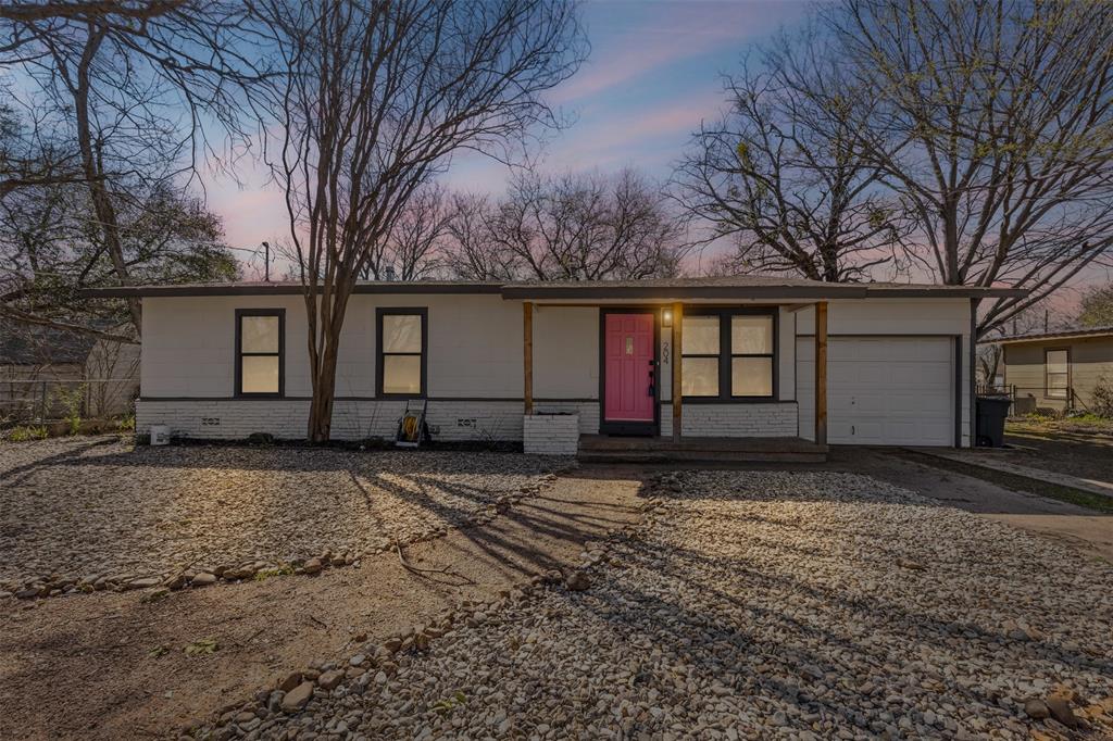 204 S Crites Street Property Photo 1