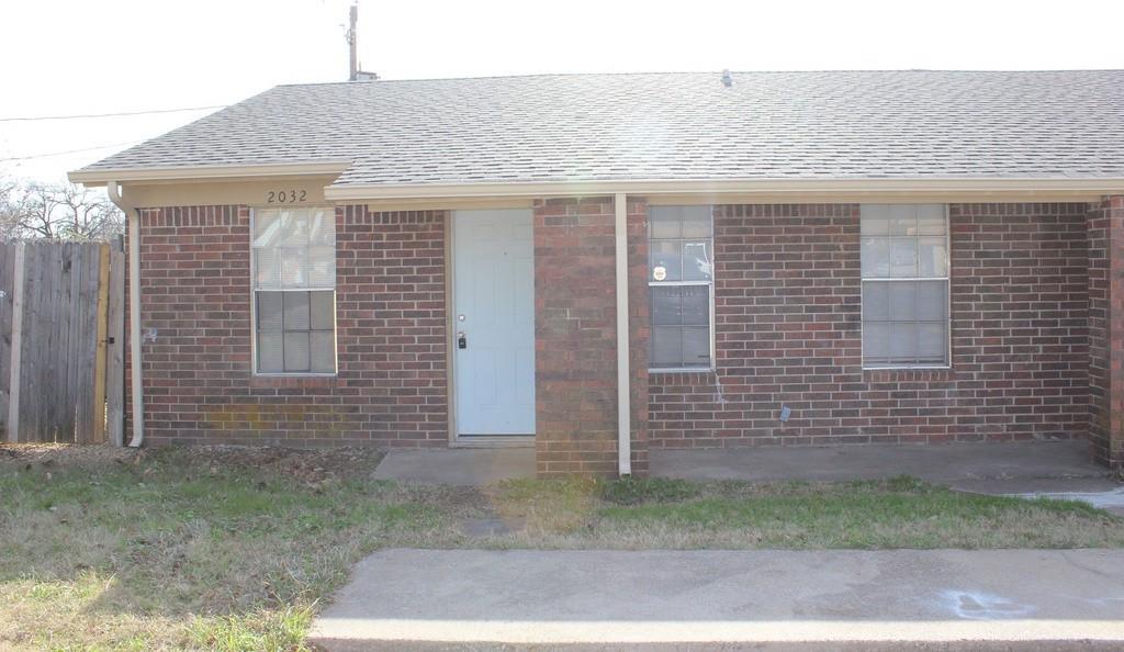 2032 Oakwood Court Property Photo