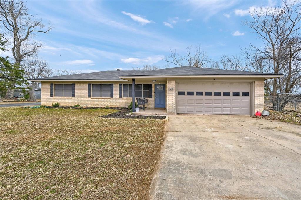 105 Blaine Street Property Photo