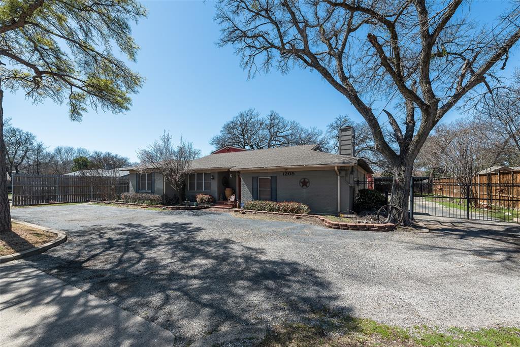 1209 N Macarthur Boulevard Property Photo