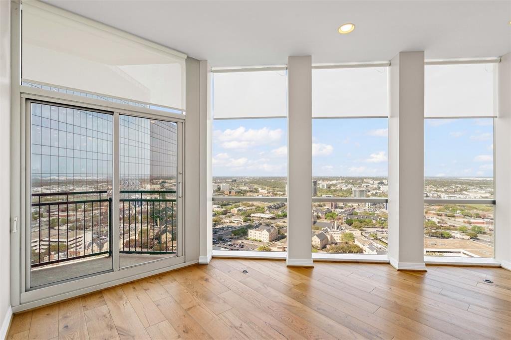 500 Throckmorton Street Property Photo