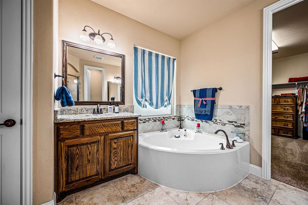 8914 Waters Lane Property Photo 13
