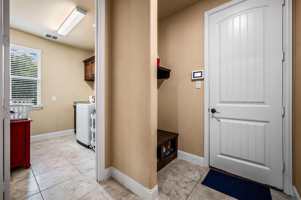 8914 Waters Lane Property Photo 21