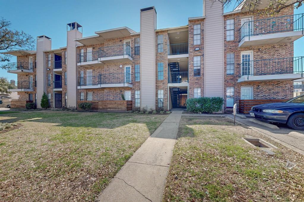 9520 Royal Lane Property Photo