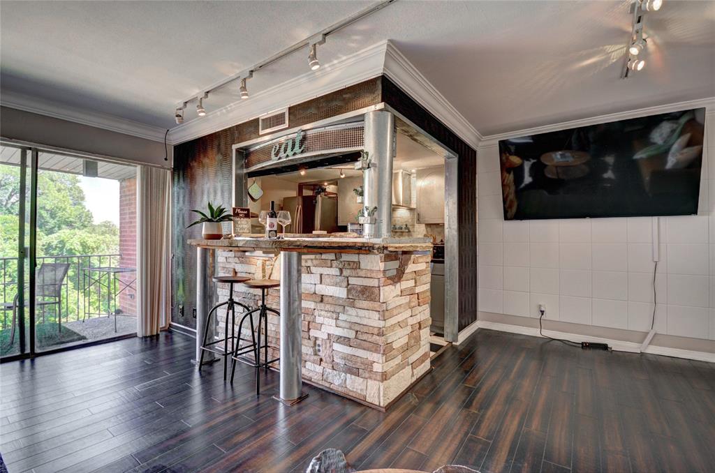 502 E Avenue J Property Photo
