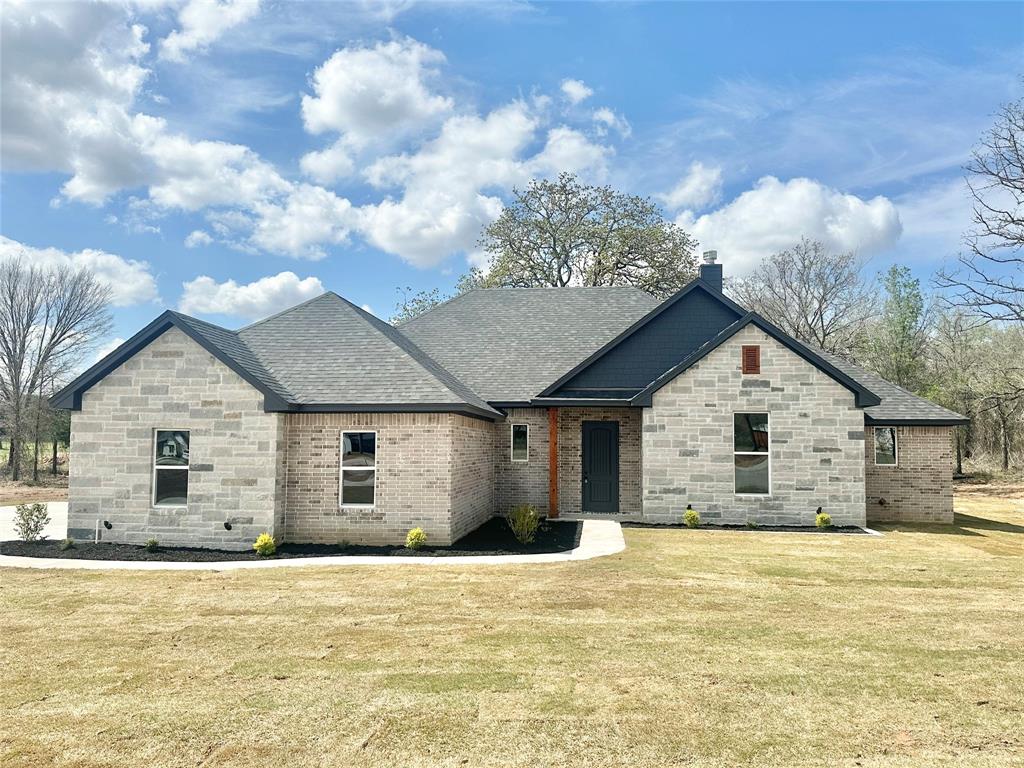 105 Villa Court Property Photo