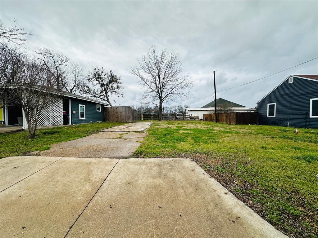 2412 First Street Property Photo