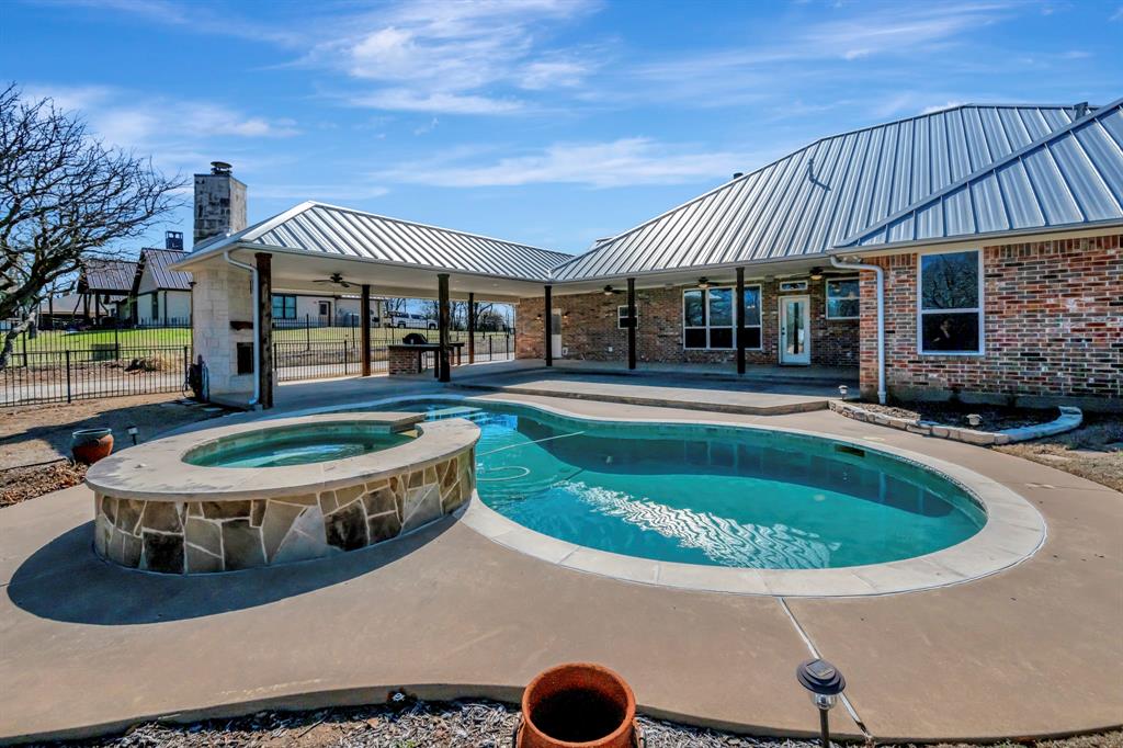 6990 Hawk Road Property Photo 4