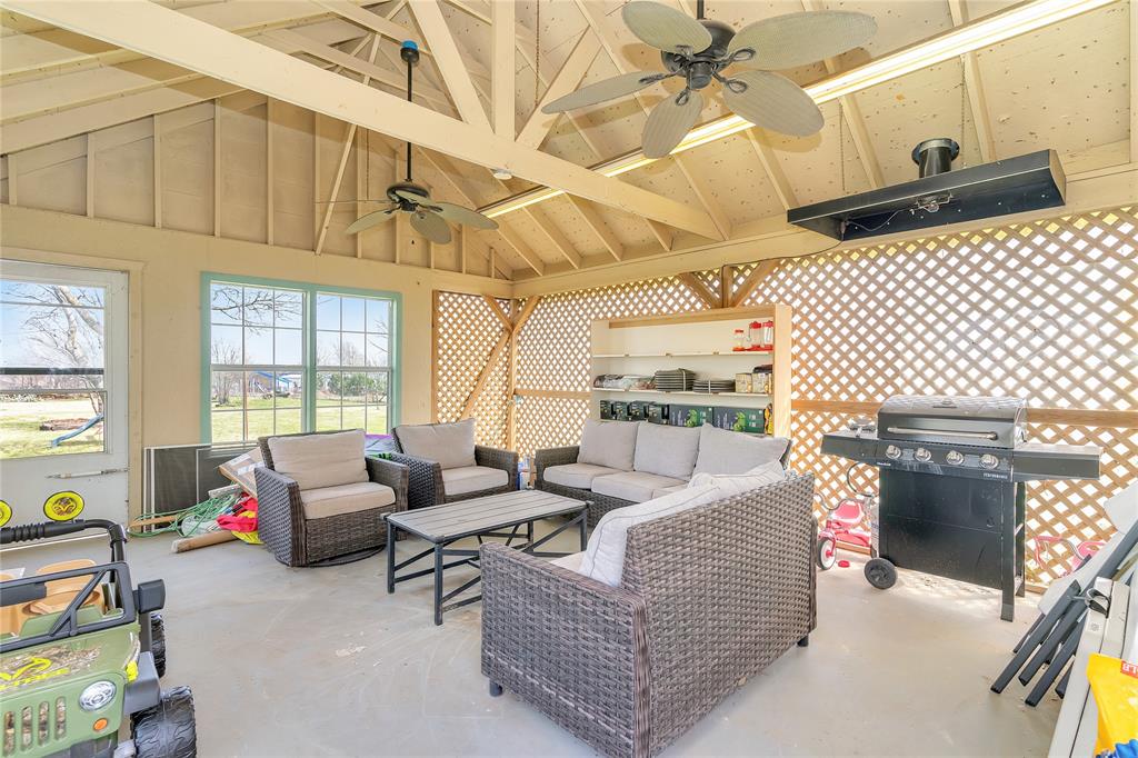 925 S Nolan River Road Property Photo 17