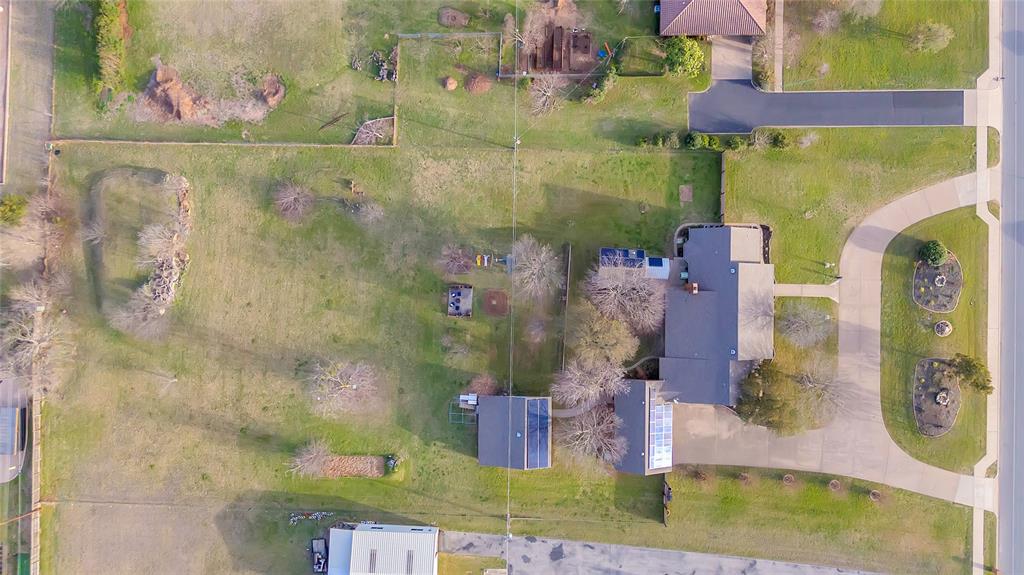 925 S Nolan River Road Property Photo 21