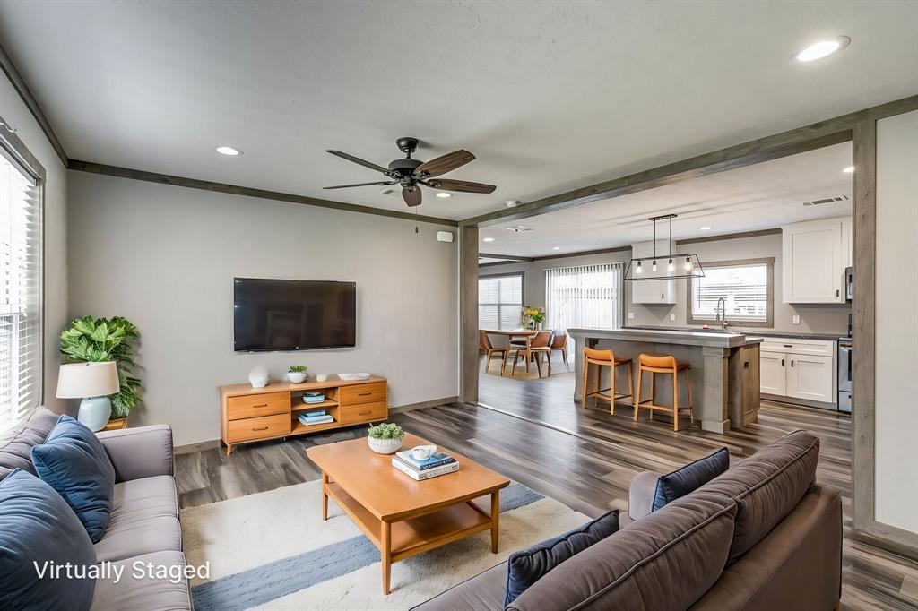 501 W 3rd Street Property Photo