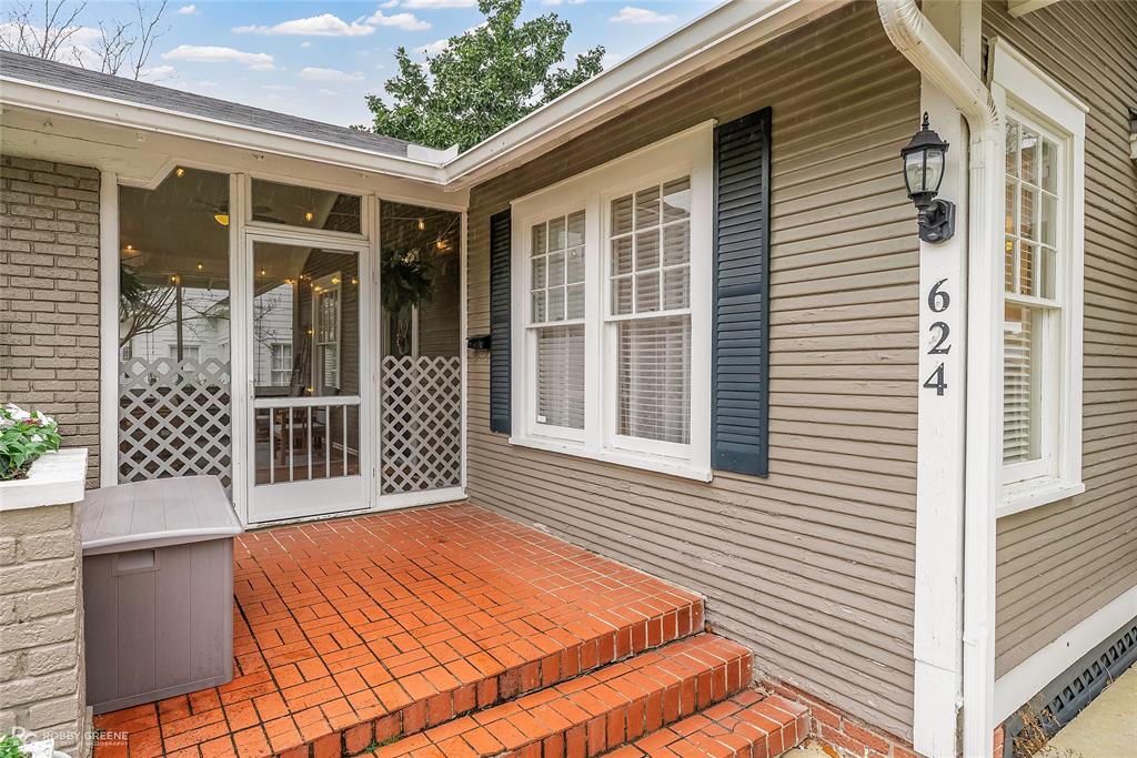 624 Oneonta Street Property Photo 2