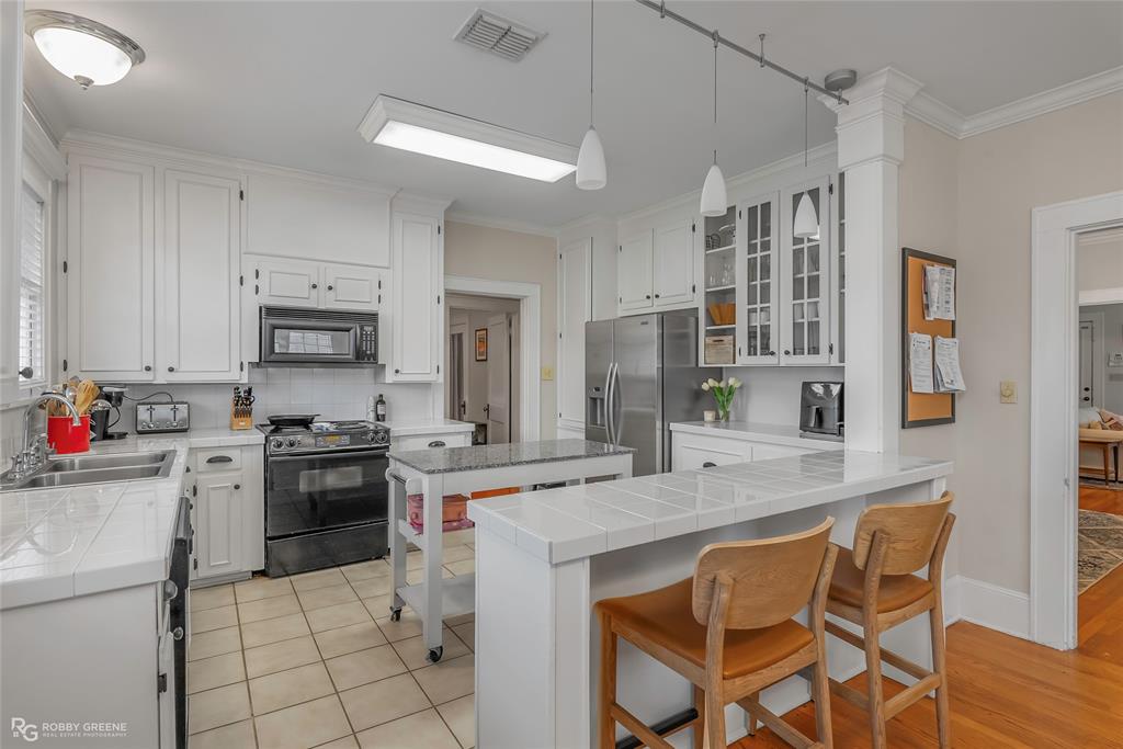624 Oneonta Street Property Photo 14