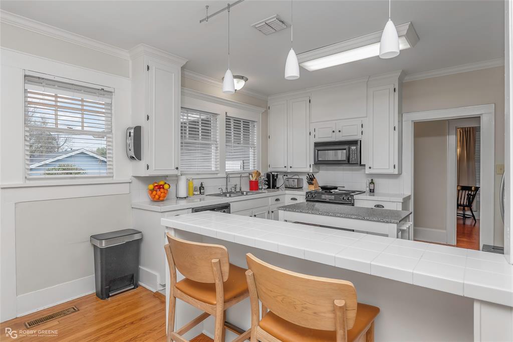 624 Oneonta Street Property Photo 15