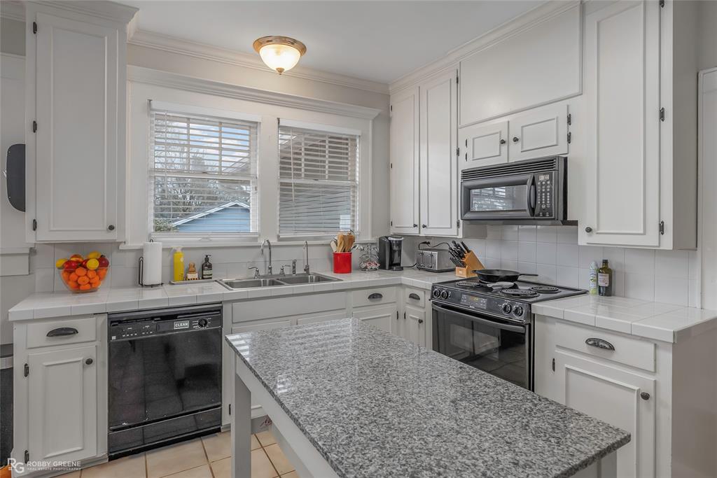 624 Oneonta Street Property Photo 17