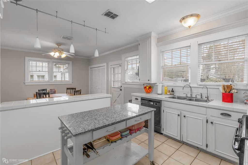 624 Oneonta Street Property Photo 19