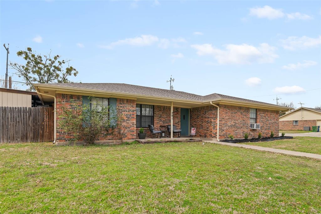201 Colonial Heights Property Photo