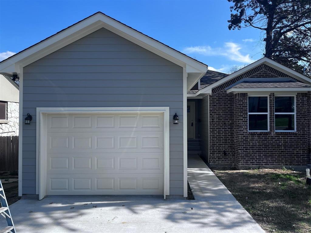 1438 E Waco Avenue Property Photo