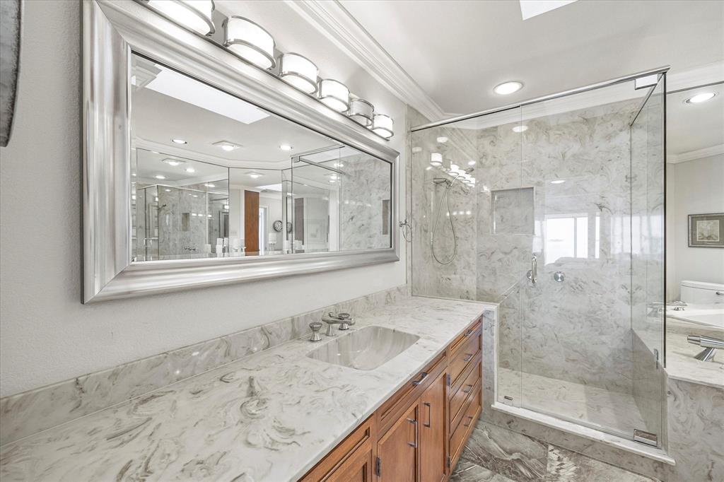 16 Lakeway Drive Property Photo 25