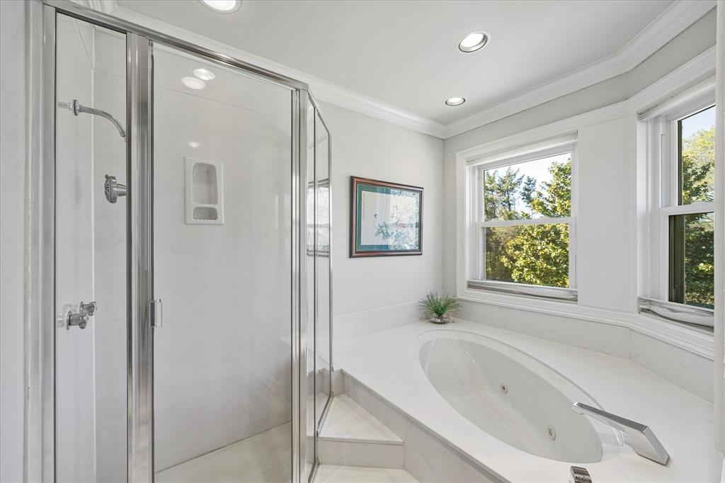 16 Lakeway Drive Property Photo 26