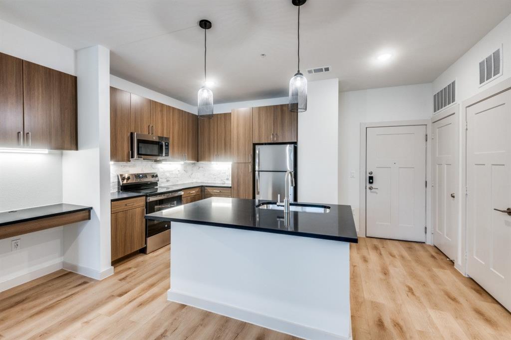 512 N Ewing Avenue Property Photo