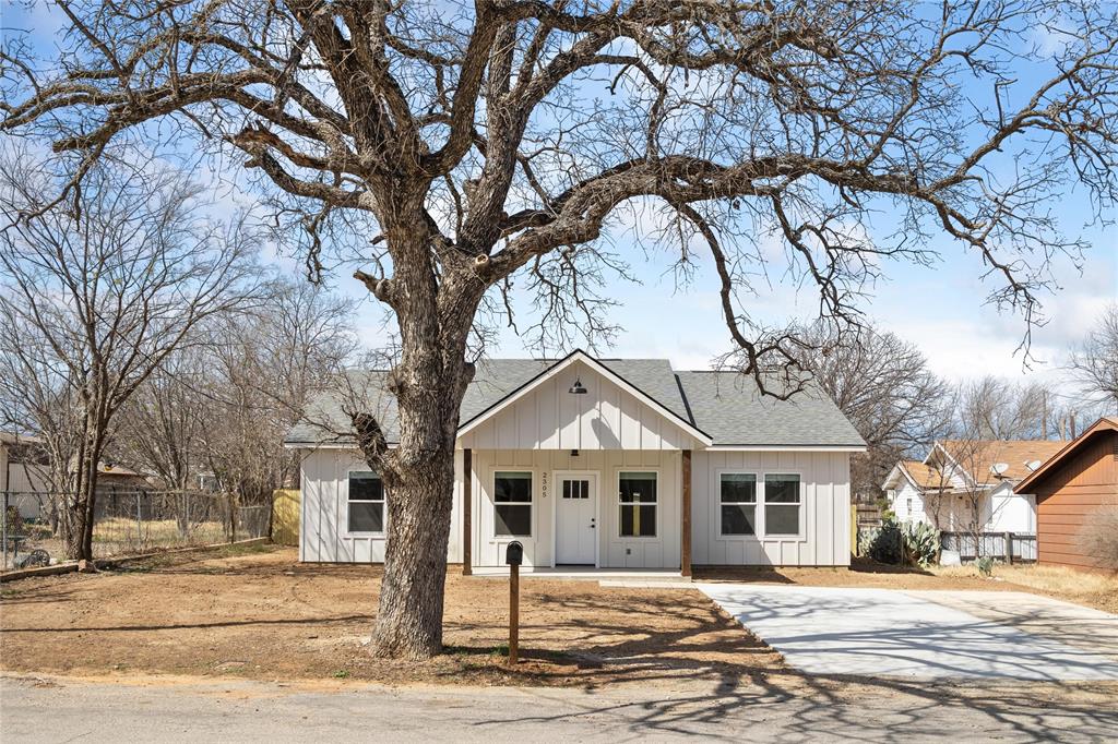 2305 Avenue Property Photo