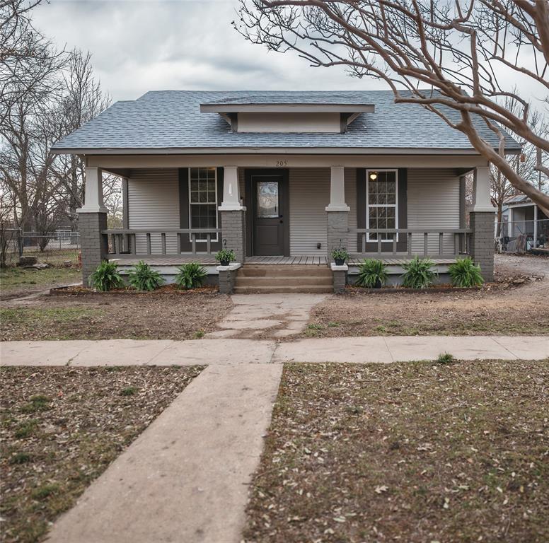 205 E Collin Street Property Photo