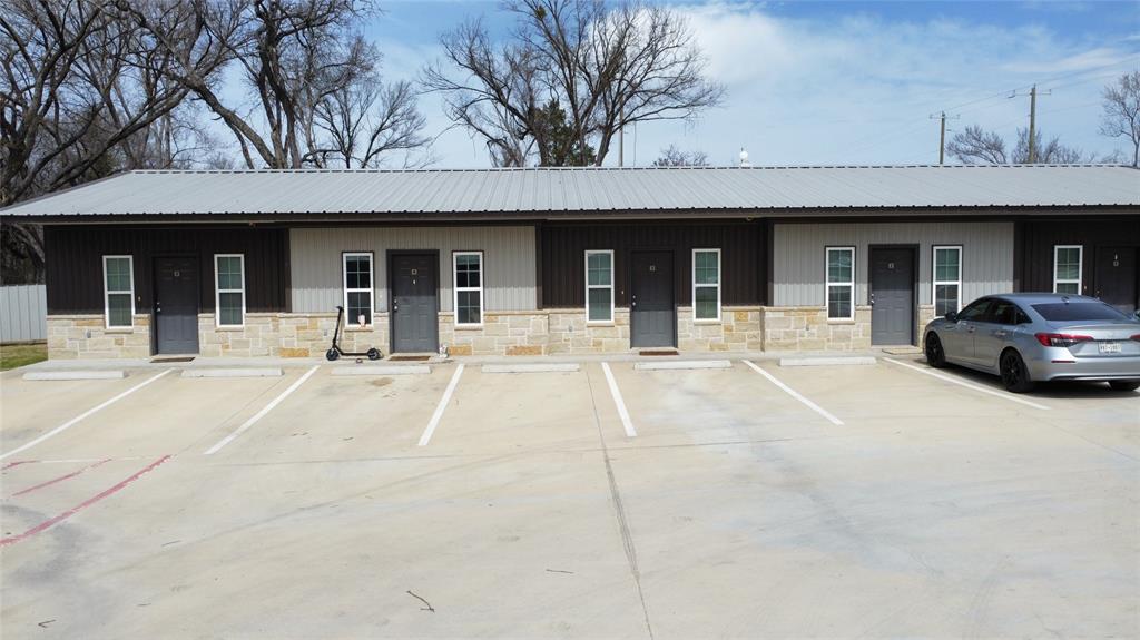 215 Price Lane Property Photo