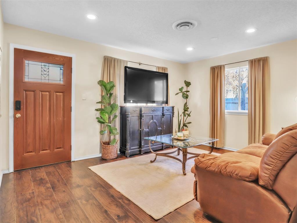 737 Thomas Avenue Property Photo