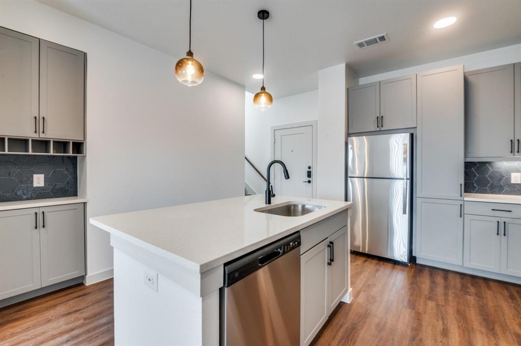 627 N Lancaster Avenue Property Photo