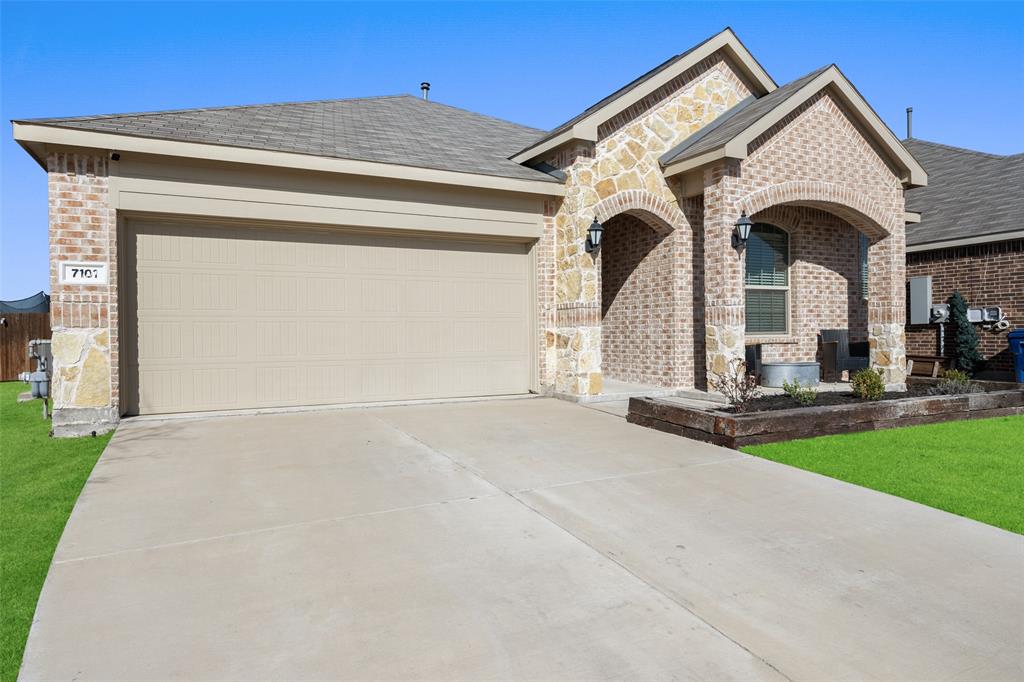 7101 Crepe Myrtle Avenue Property Photo 3