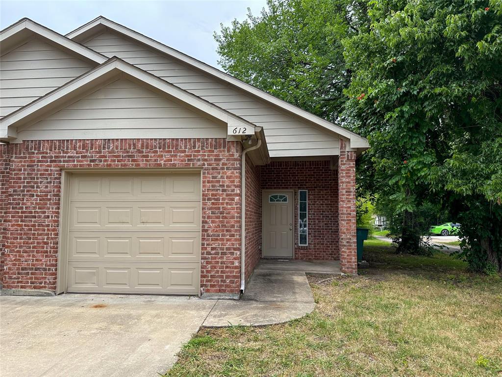 612 S Elm Street Property Photo