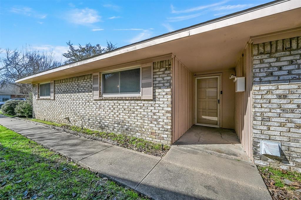 303 Candlewood Place Property Photo