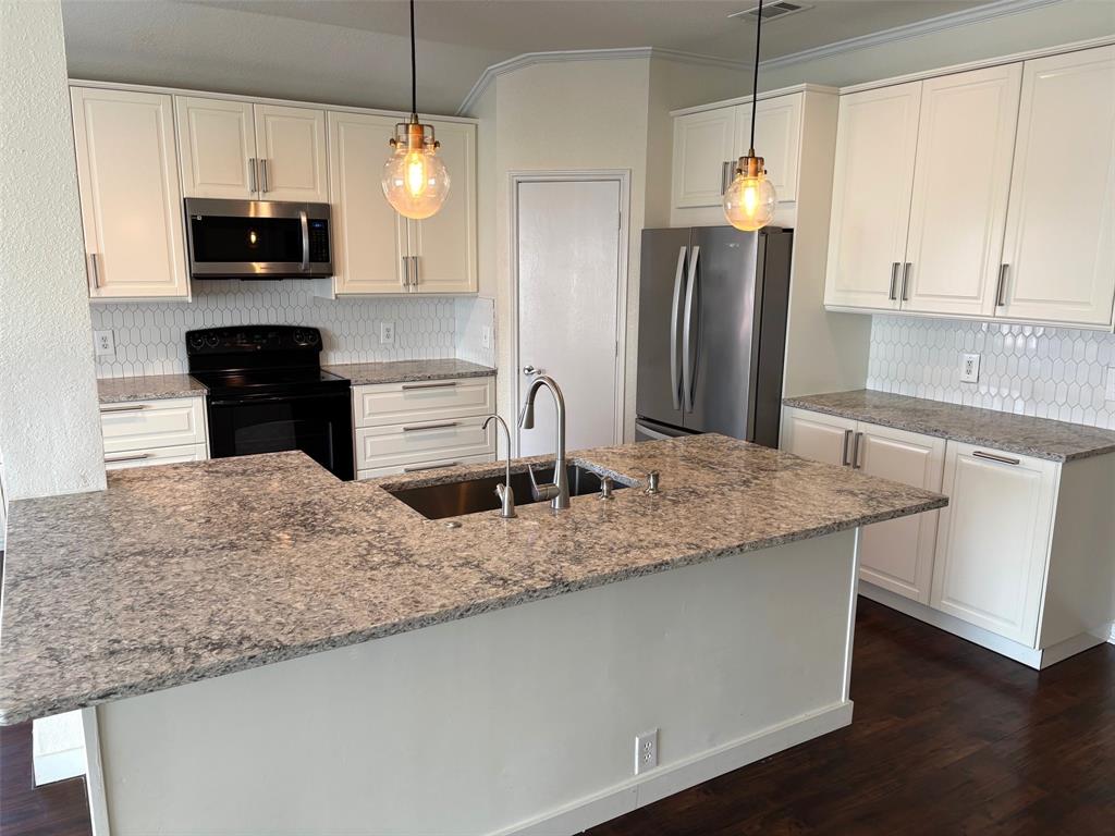 Willow Wood Real Estate Listings Main Image