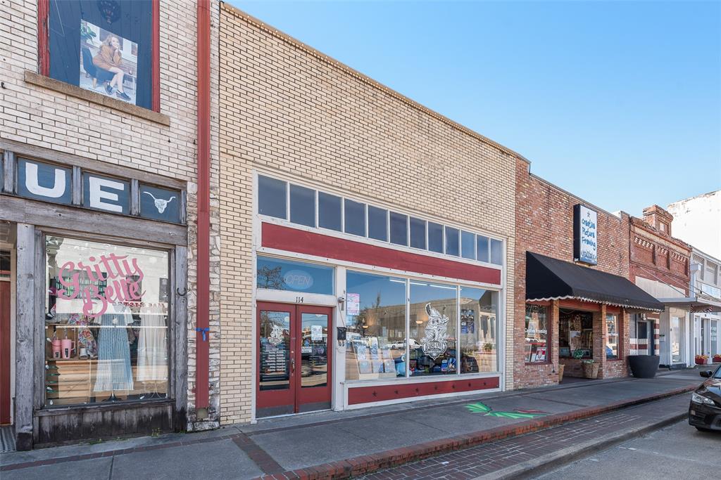 114 E Moore Avenue Property Photo
