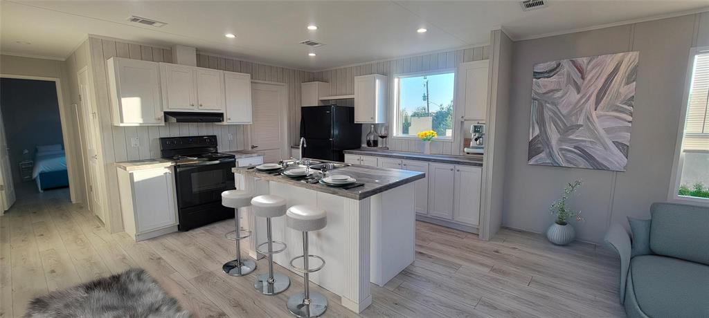 6213 Maine Trail