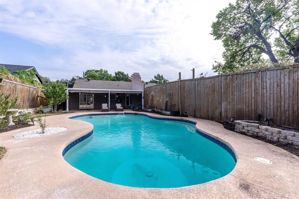 1819 Peavy Road Property Photo