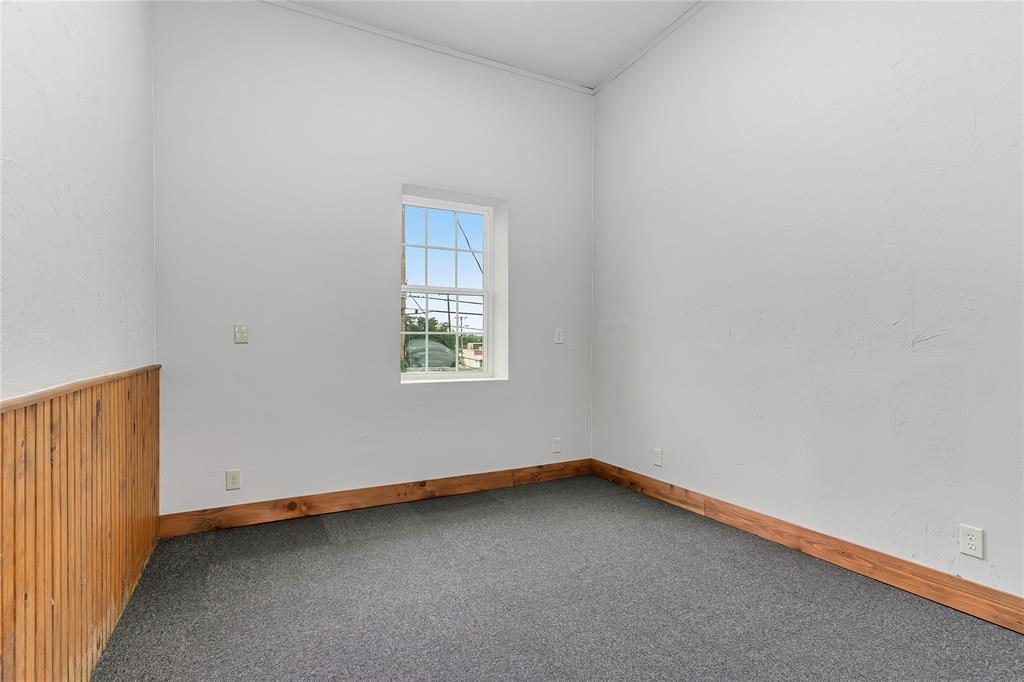 206 Chambers Property Photo 18