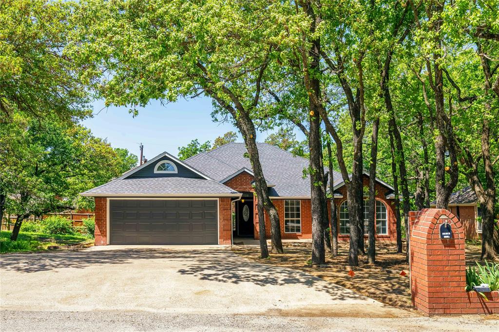 531 Oak Lake Property Photo