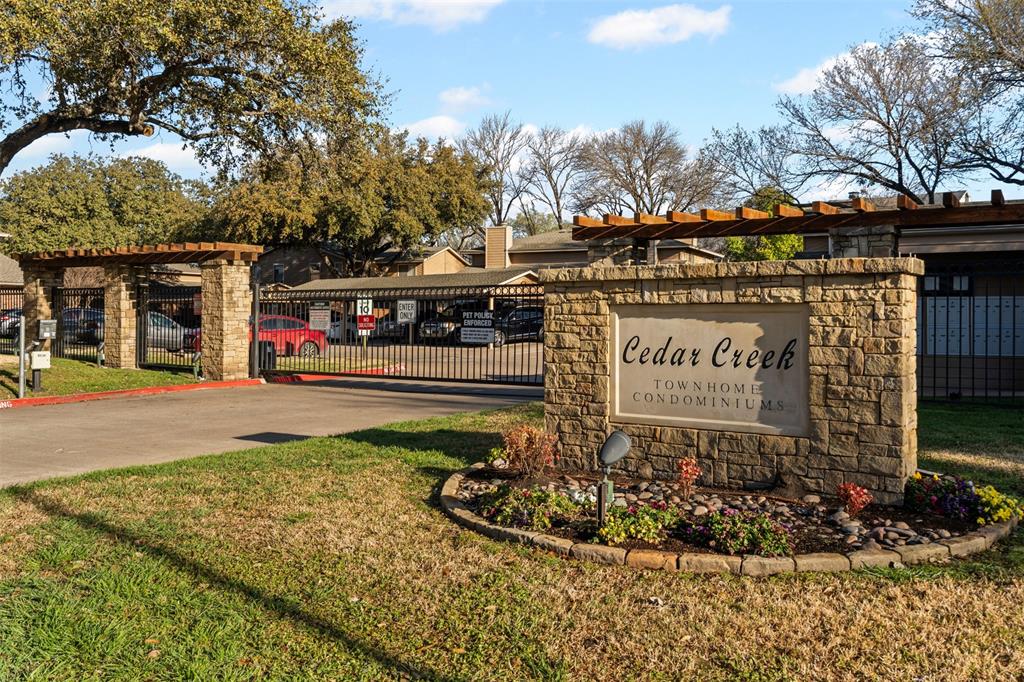 5743 Cedar Creek Property Photo