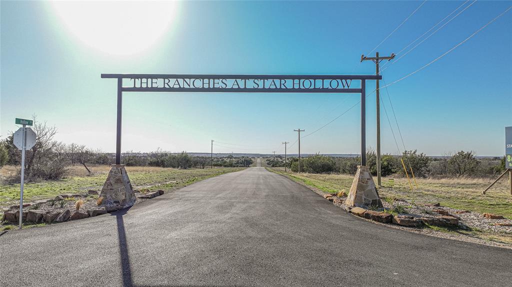 442 Hollow Drive Property Photo 1