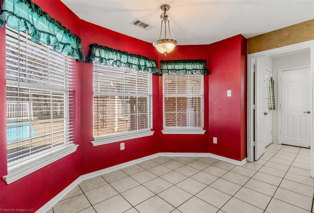 1079 Oak Hollow Lane Property Photo 8