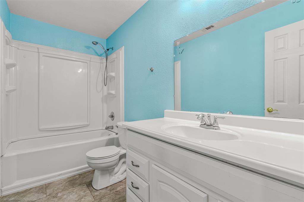 1079 Oak Hollow Lane Property Photo 32