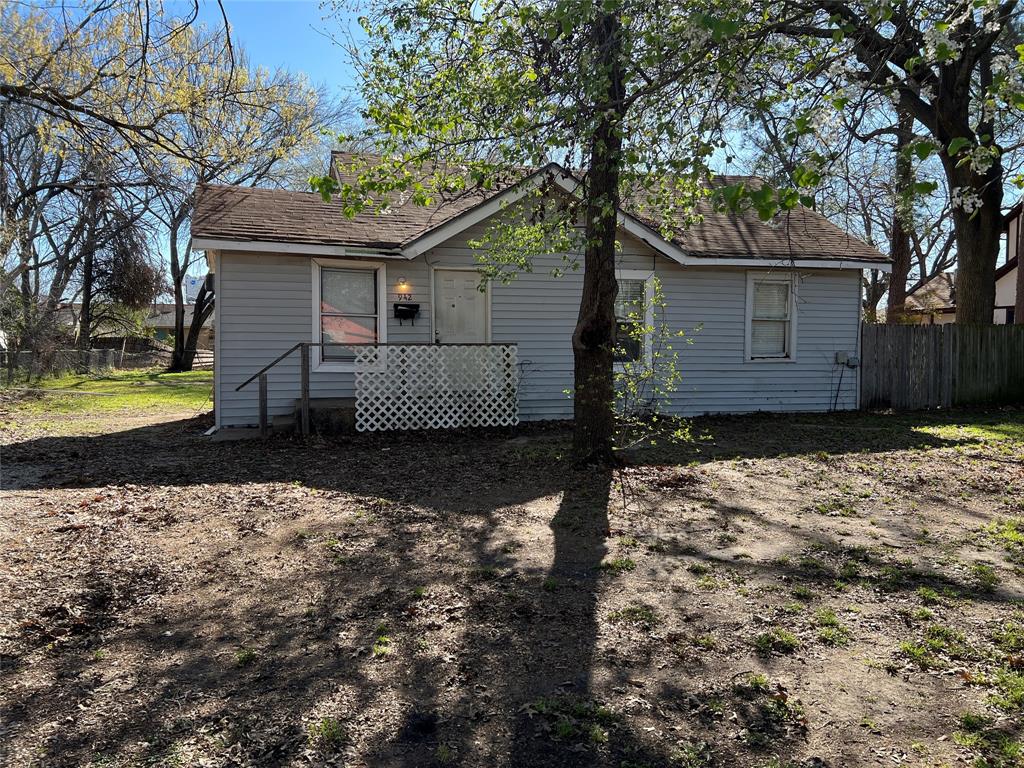 942 Carver Street Property Photo
