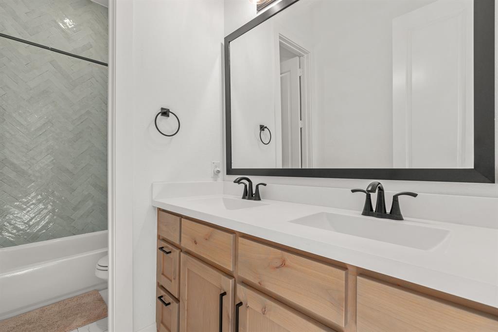 1601 Cedar Berry Drive Property Photo 17
