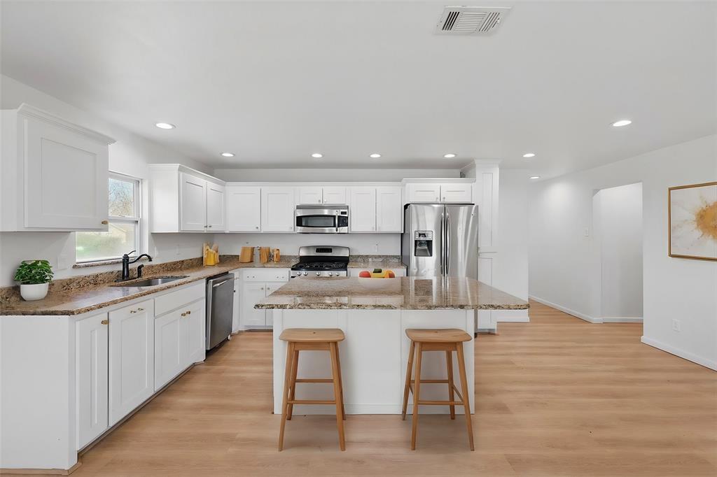 607 W Elm Street Property Photo